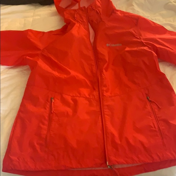 Columbia Wind Breaker - Picture 2 of 3